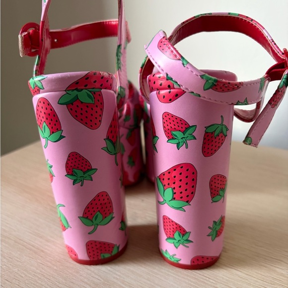 Sugar Thrillz x Dolls Kill Strawberry Fields Platform Pumps Pink 8 - Picture 4 of 15